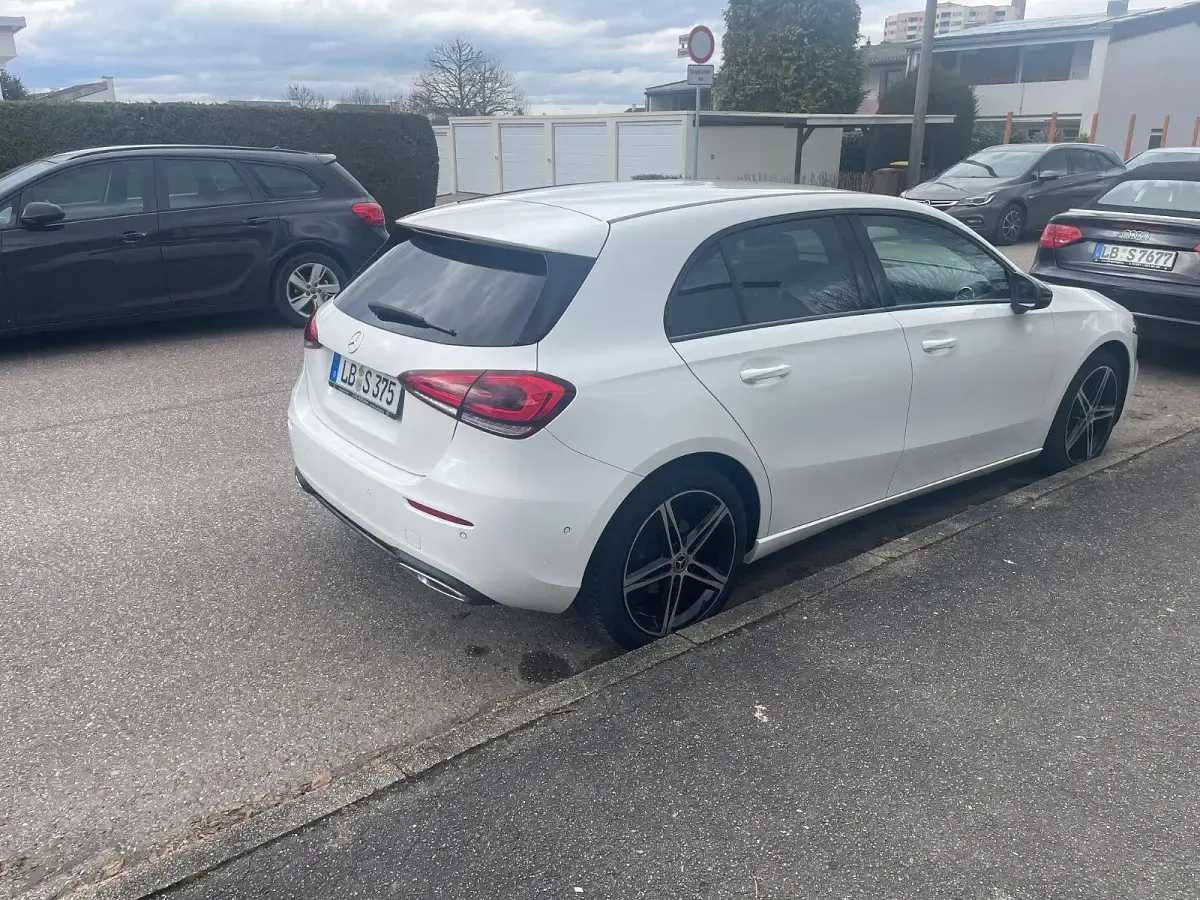 Gebraucht Mercedes A200 163 PS (119 kW) 2018 Weiß Limousine