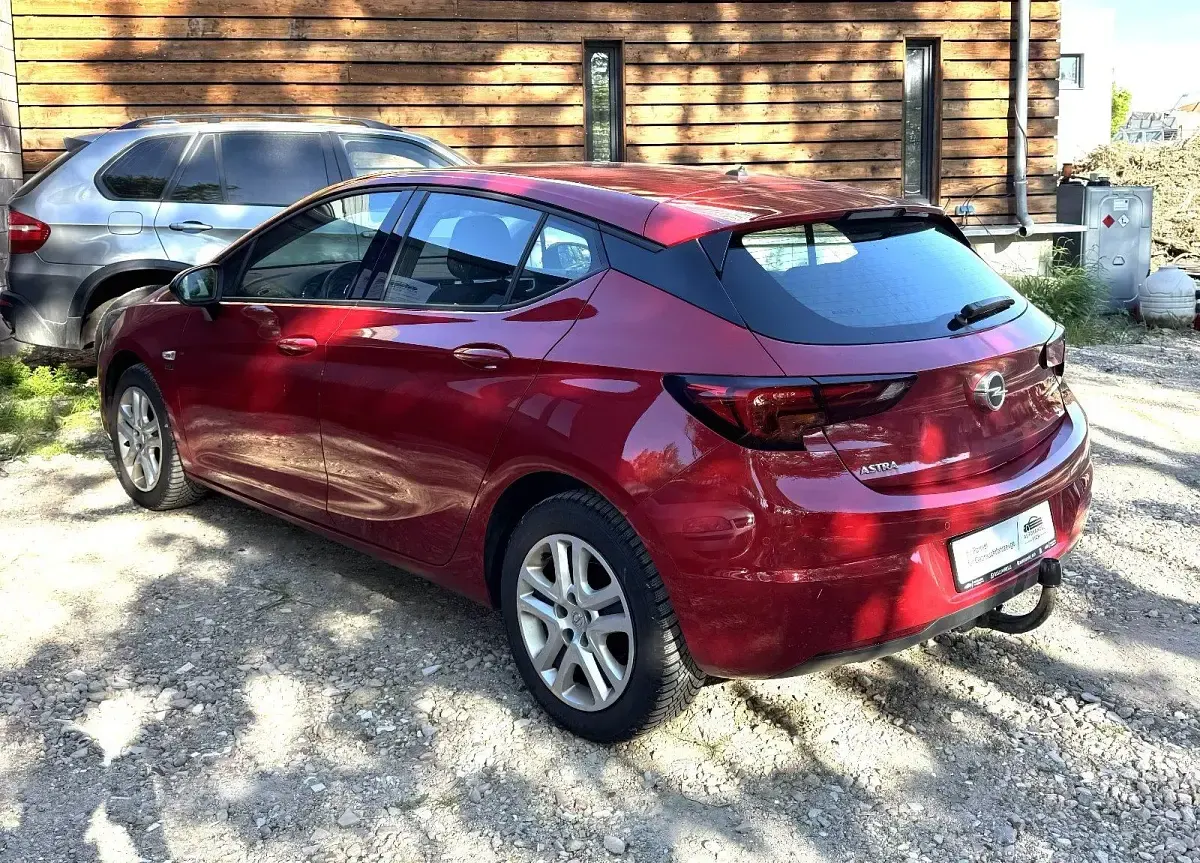 Używany Opel Astra 131 KM (96 kW) 2020 Czerwony Sedan/Limuzyna