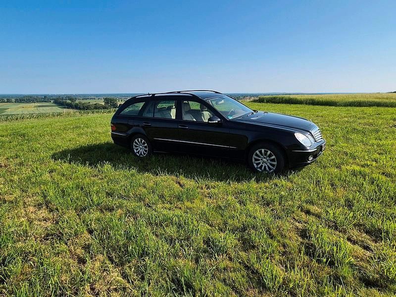 Schwarz Gebraucht 2007 Mercedes E200 Elegance Kombi | 4.650 € (Superpreis) - Bild 1/4