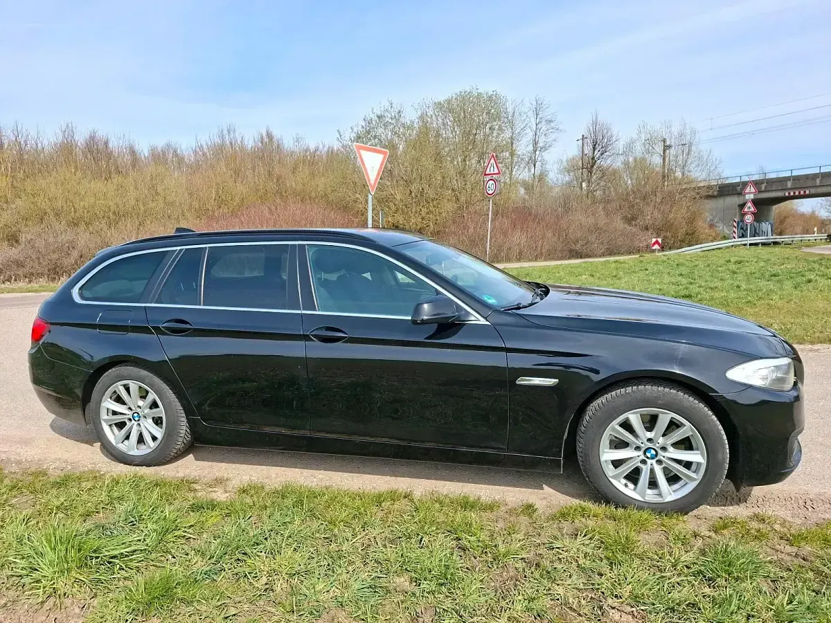 Gebraucht BMW 520 186 PS (136 kW) 2011 Schwarz Kombi