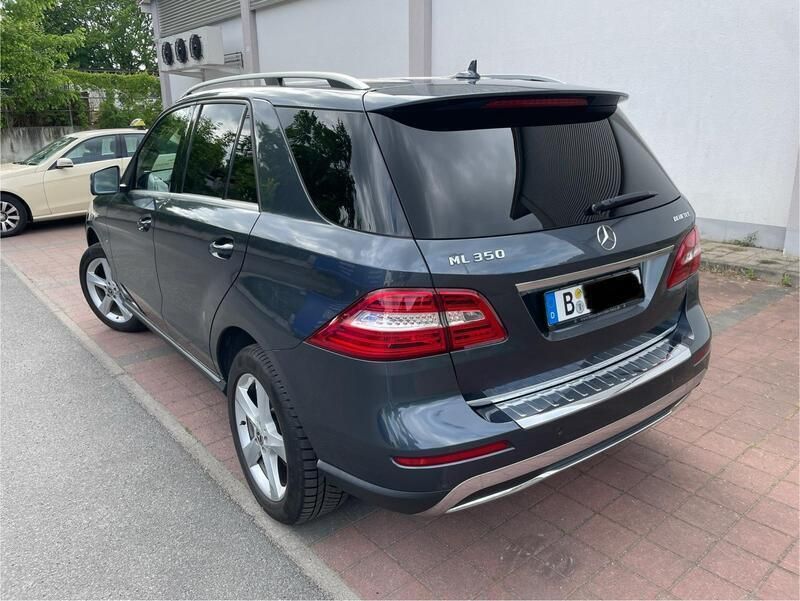 Grau Gebraucht 2012 Mercedes ML350 SUV | 19.500 € (Fairer Preis) - Bild 1/4