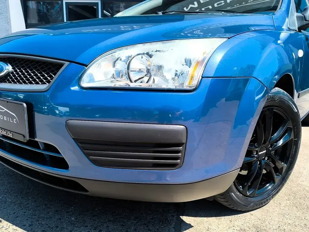 Gebraucht Ford Focus Trend 116 PS (85 kW) 2005 Blau Limousine