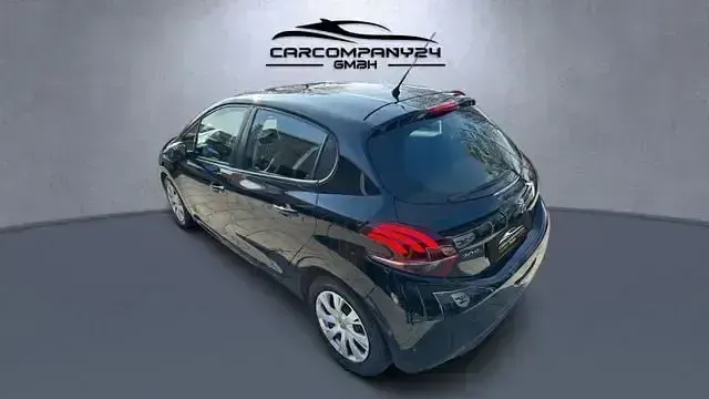 Gebraucht Peugeot 208 82 PS (60 kW) 2017 Schwarz Kleinwagen