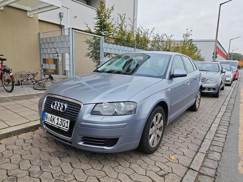 Grau Gebraucht 2004 Audi A3 Sportback Sport Limousine | 1.900 € (Superpreis) - Bild 1/4