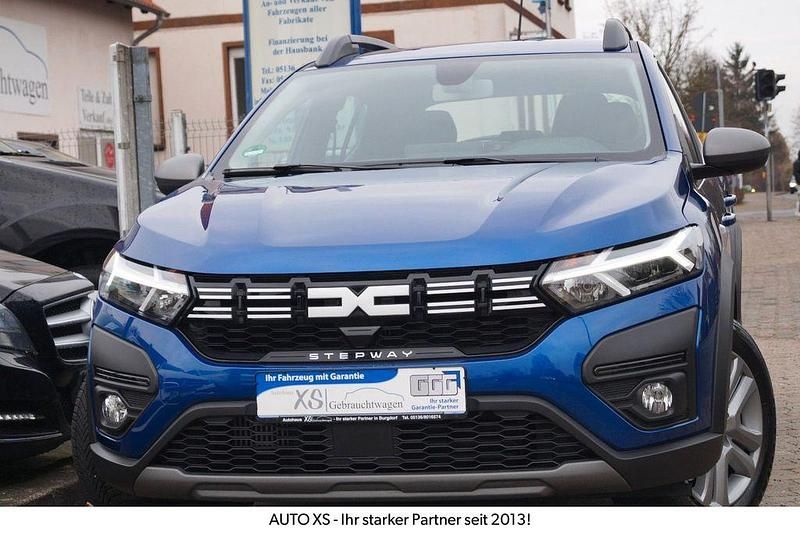 Blau Gebraucht 2023 Dacia Sandero Expression Limousine | 14.990 € (Guter Preis) - Bild 1/4