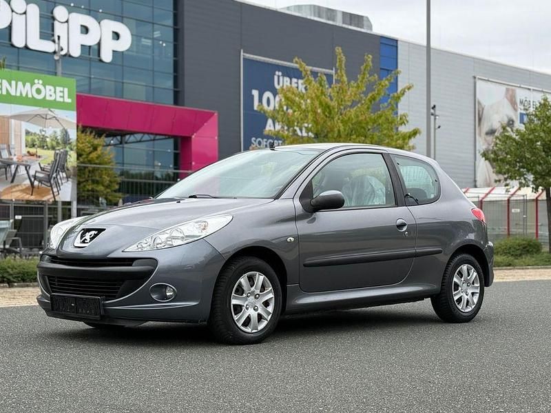 Grau Gebraucht 2010 Peugeot 206+ Kleinwagen | 2.750 € (Fairer Preis) - Bild 1/4