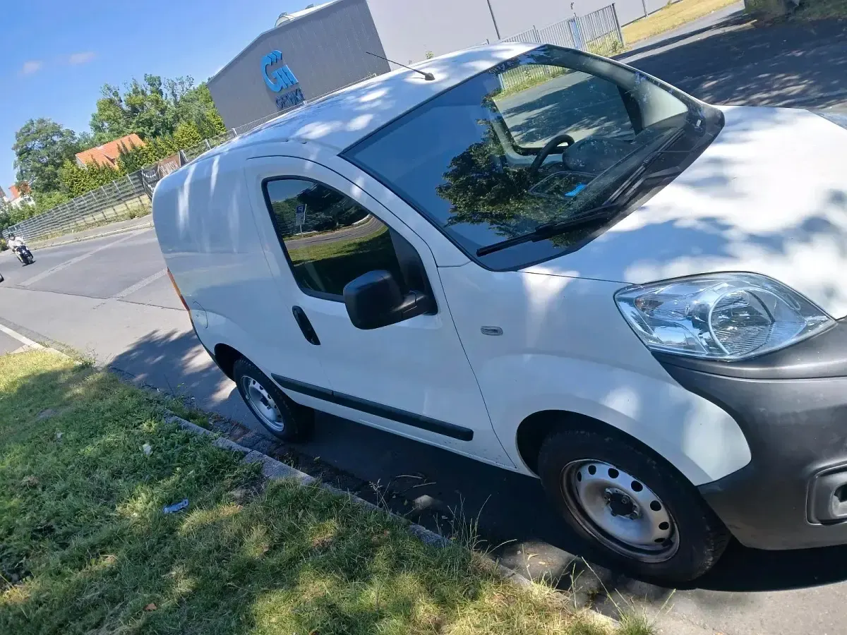 Gebraucht Fiat Fiorino 80 PS (58 kW) 2020 Weiß Van / Kleinbus