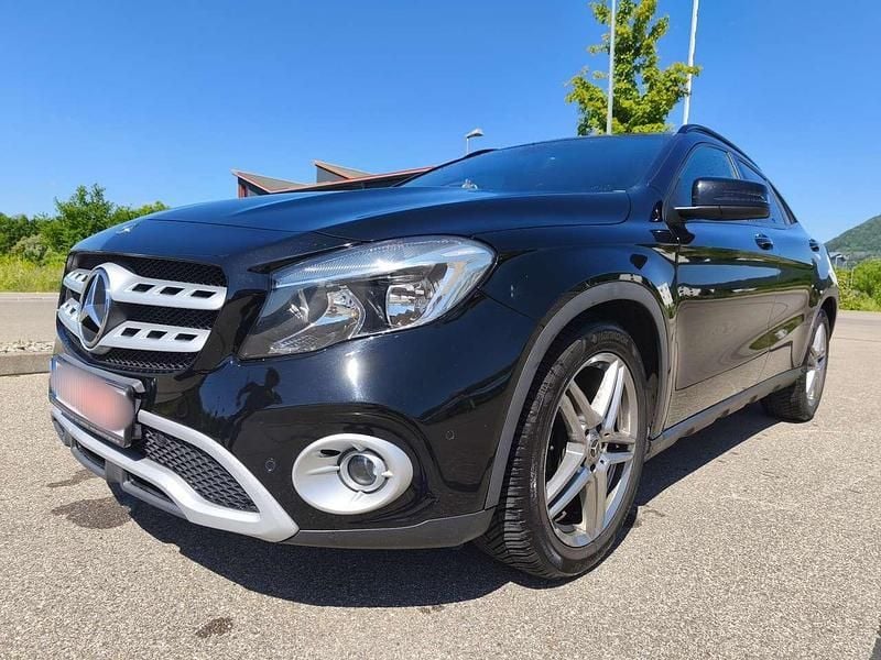 Schwarz Gebraucht 2018 Mercedes GLA200 SUV | 16.000 € (Guter Preis) - Bild 1/4