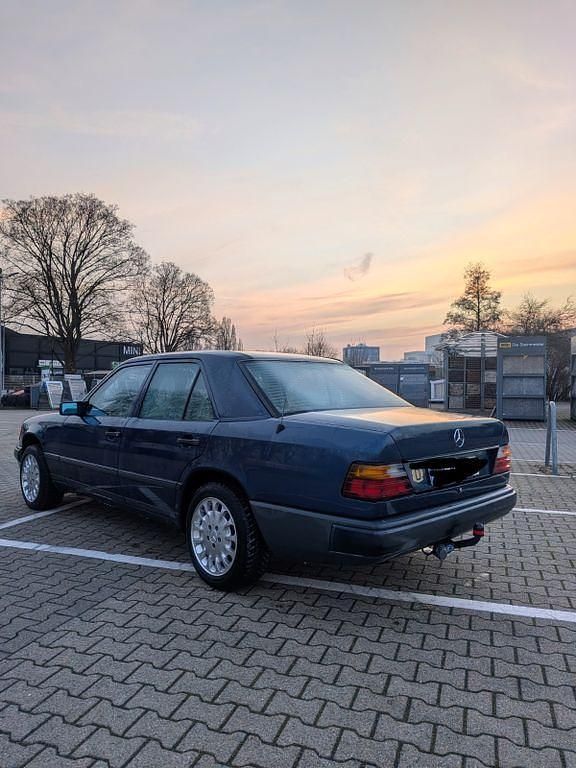 Gebraucht Mercedes 230 136 PS (100 kW) 1986 Limousine