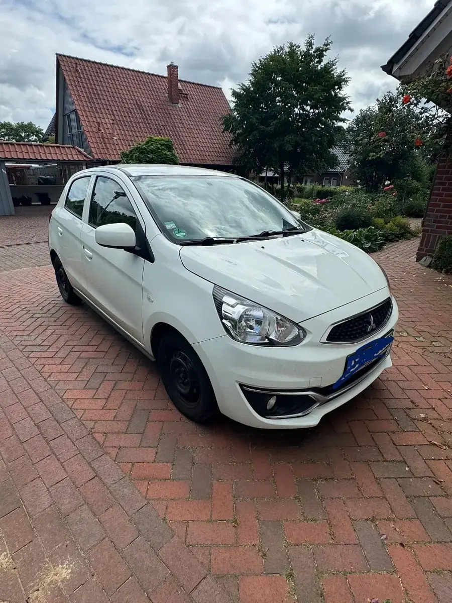 Gebraucht Mitsubishi Space Star 69 PS (50 kW) 2018 Weiß Kleinwagen