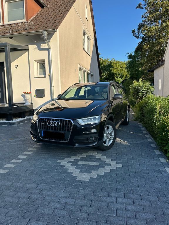 Schwarz Gebraucht 2013 Audi Q3 Ambiente SUV | 12.000 € (Fairer Preis) - Bild 1/4