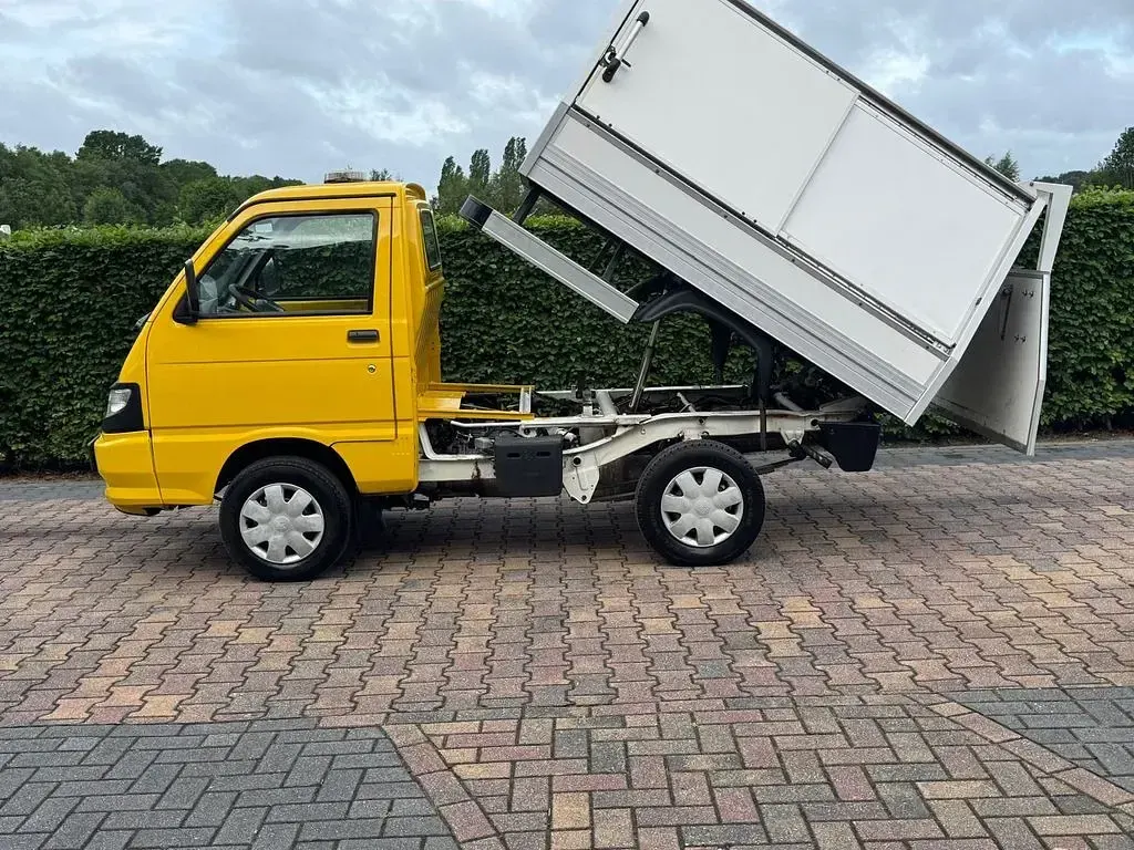 Gebraucht Piaggio Porter 83 PS (61 kW) 2016 Weiß SUV