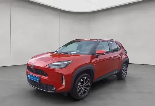 Neu Toyota Yaris Cross 131 PS (96 kW) 2026 Rot SUV