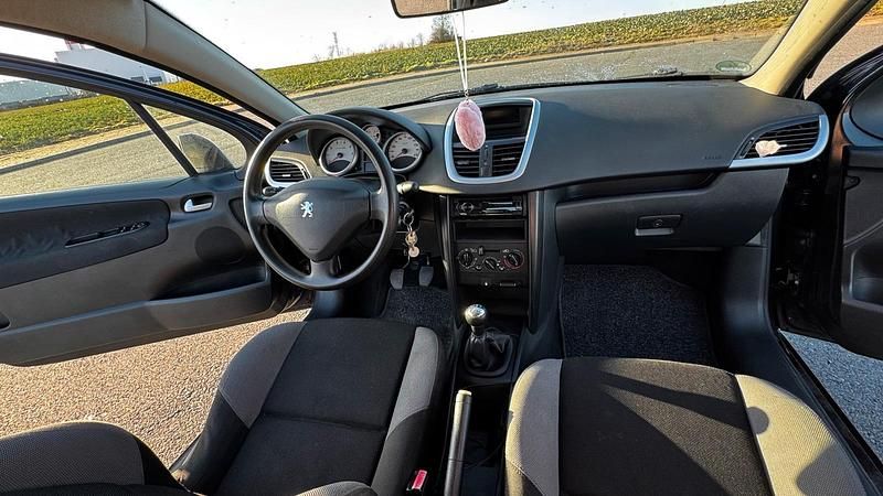 Gebraucht Peugeot 207 73 PS (53 kW) 2007 Schwarz Limousine