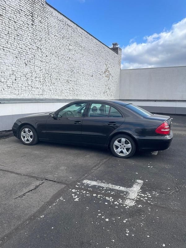 Gebraucht Mercedes E220 150 PS (110 kW) 2005 Limousine