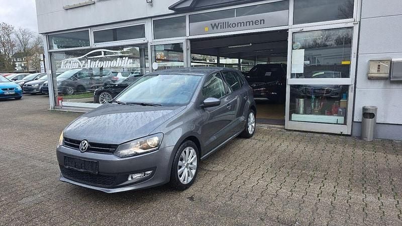 Grau Gebraucht 2012 VW Polo Comfortline Limousine | 8.990 € (Fairer Preis) - Bild 1/4