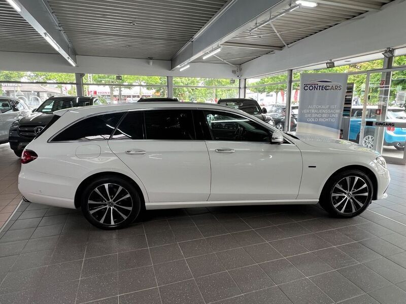 Polarweiss Gebraucht 2021 Mercedes E300 Avantgarde Kombi | 28.999 € (Fairer Preis) - Bild 1/4
