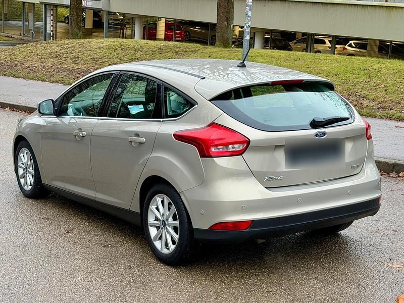 Gebraucht Ford Focus 125 PS (91 kW) 2018 Silber Limousine