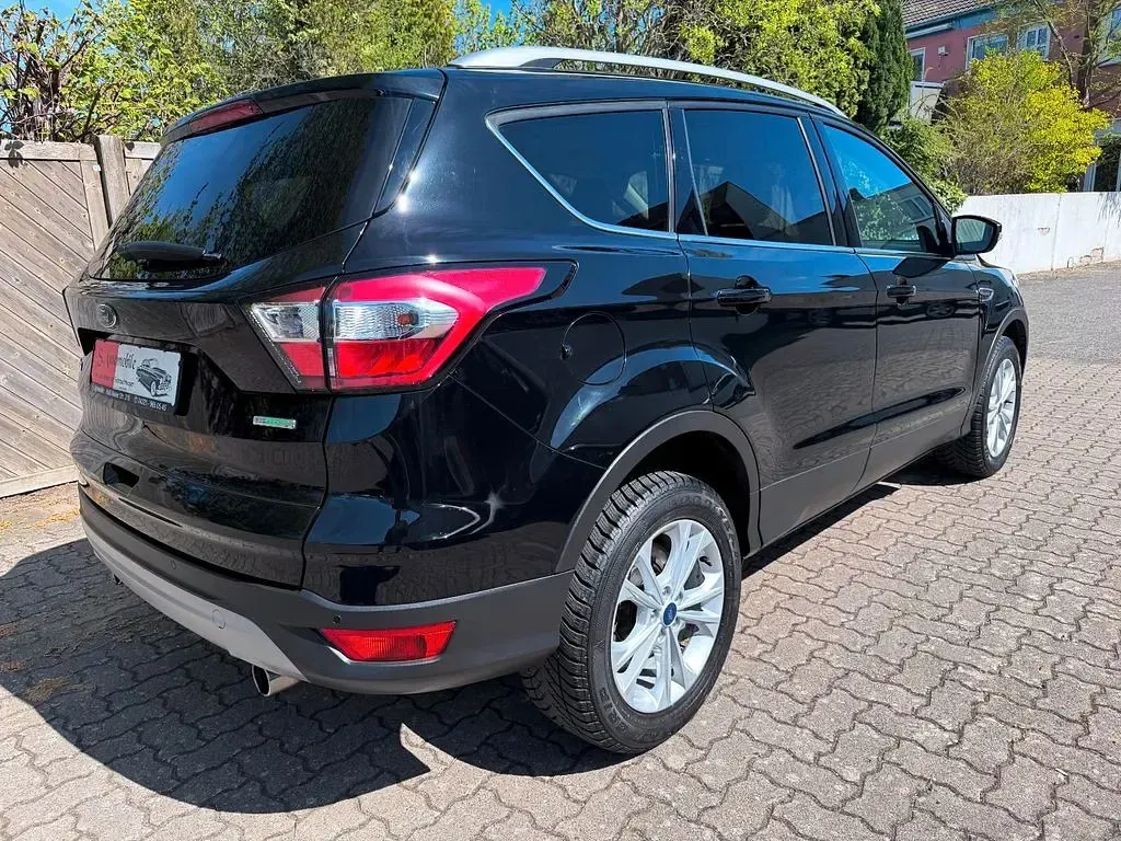 Gebraucht Ford Kuga Titanium 150 PS (110 kW) 2017 Schwarz SUV