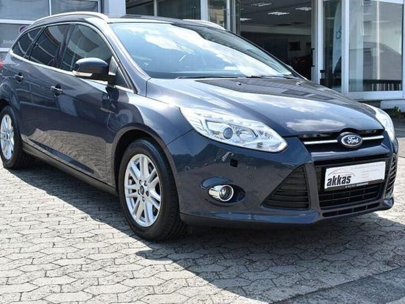 Grau Gebraucht 2012 Ford Focus Titanium Limousine | 4.650 € (Guter Preis) - Bild 1/4