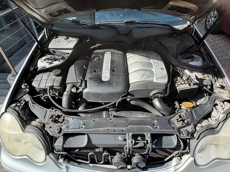 Gebraucht Mercedes C220 143 PS (105 kW) 2002 Silber Limousine