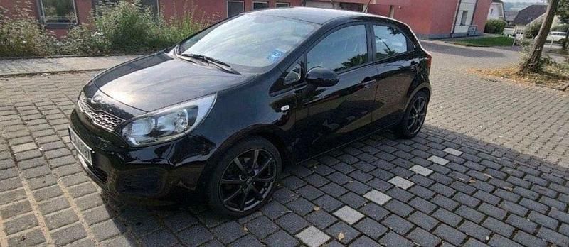 Schwarz Gebraucht 2012 Kia Rio Limousine | 4.400 € (Fairer Preis) - Bild 1/4