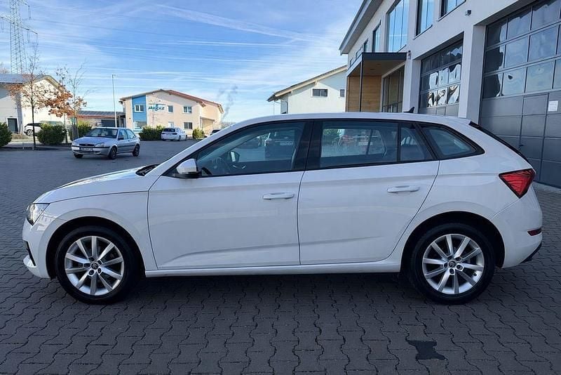 Gebraucht Skoda Scala Ambition 90 PS (66 kW) 2020 Weiß Kleinwagen