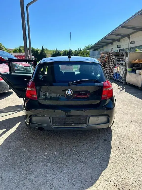 Gebraucht BMW 116 Sport Line 122 PS (89 kW) 2010 Schwarz Kleinwagen