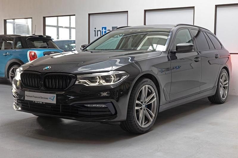 Grau Gebraucht 2020 BMW 520 Sport Line Kombi | 21.190 € (Fairer Preis) - Bild 1/4