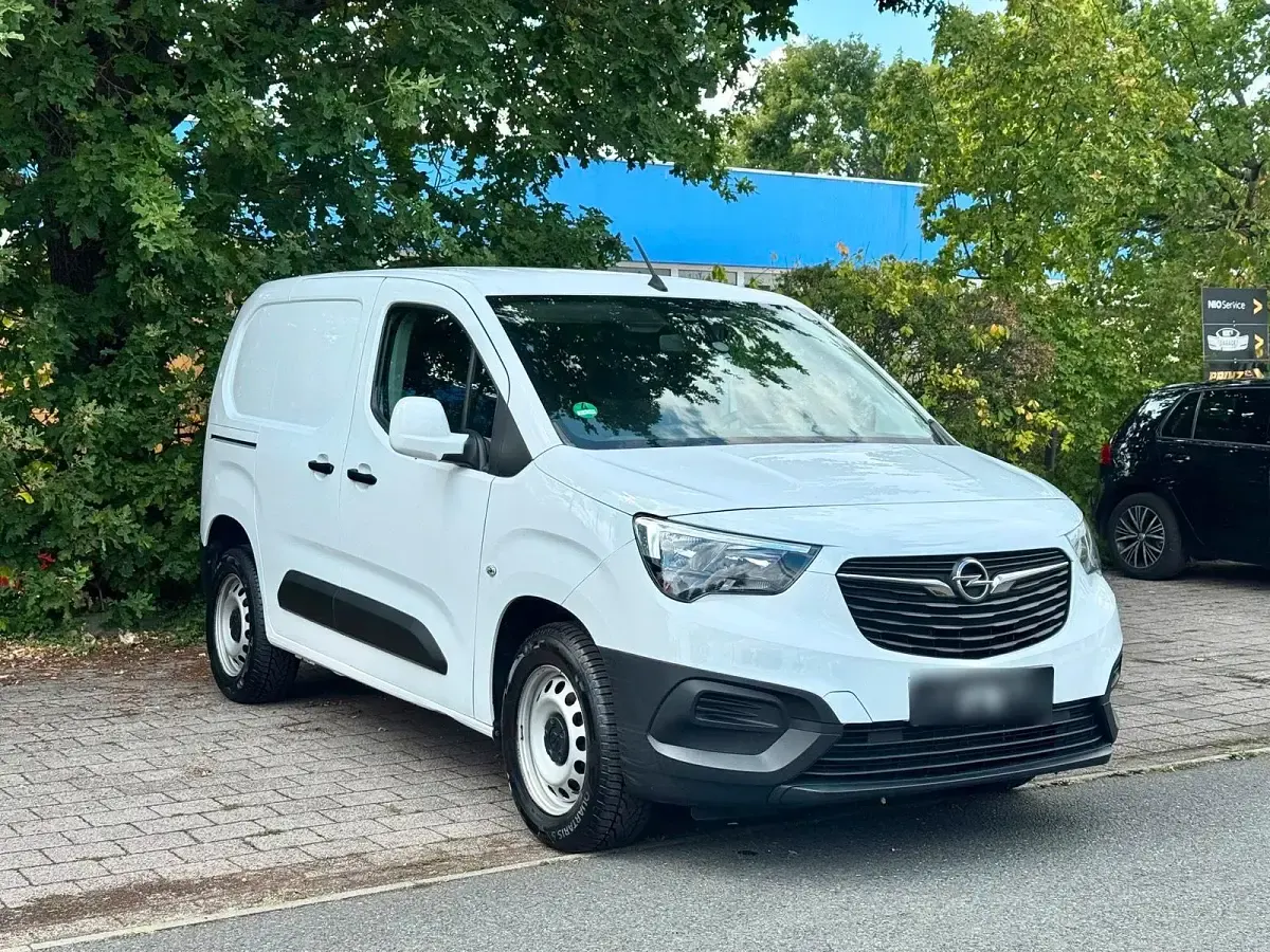 Gebraucht Opel Combo Edition 102 PS (75 kW) 2020 Weiß Van / Kleinbus