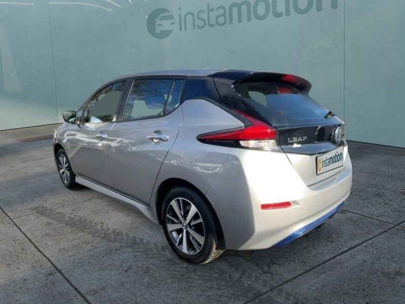 Gebraucht Nissan Leaf Acenta 110 kW (150 PS) 2022 Silber Kleinwagen