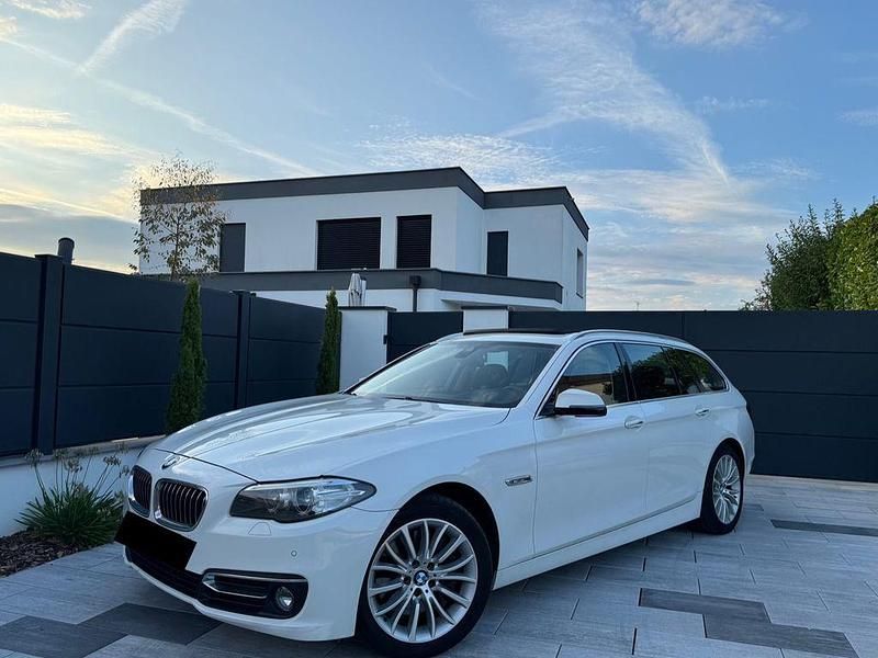 Weiß Gebraucht 2016 BMW 530 Luxury Line Kombi | 19.000 € - Bild 1/4