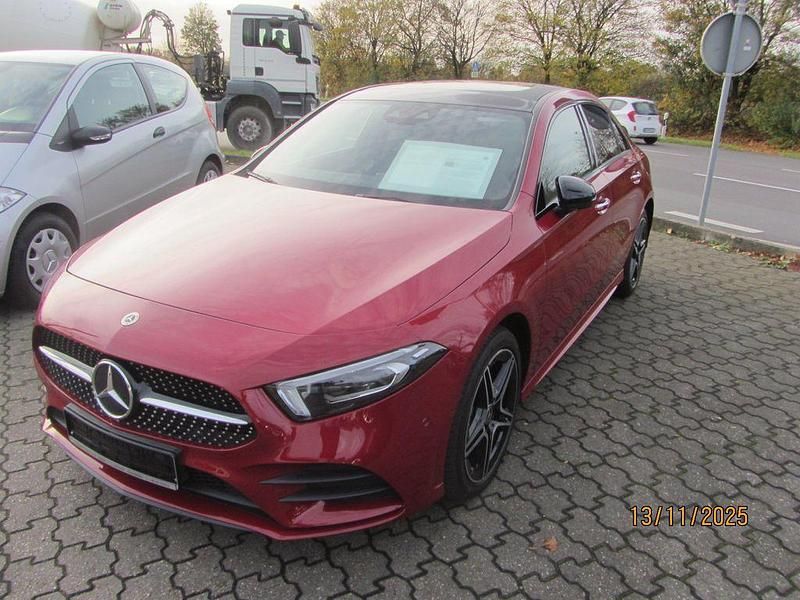 Rot Gebraucht 2021 Mercedes A250 Sport Limousine | 29.900 € (Etwas zu teuer) - Bild 1/4