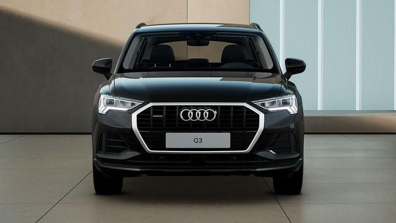 Gebraucht Audi Q3 Basis 193 PS (141 kW) 2024 Mythosschwarz metallic SUV