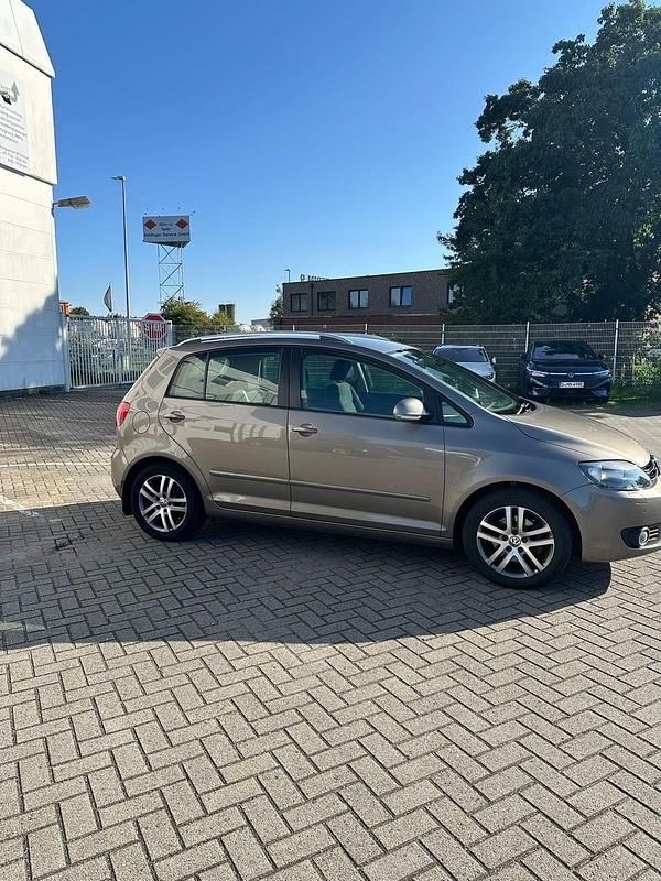 Braun Gebraucht 2009 VW Golf Plus Cross Van / Kleinbus | 5.299 € (Fairer Preis) - Bild 1/4