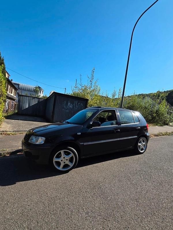 Schwarz Gebraucht 2000 VW Polo Kleinwagen | 700 € (Guter Preis) - Bild 1/4