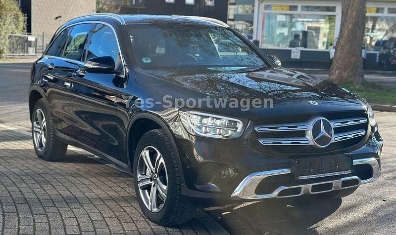 Second-hand Mercedes GLC300e 194 CP (142 kW) 2021 Negru SUV