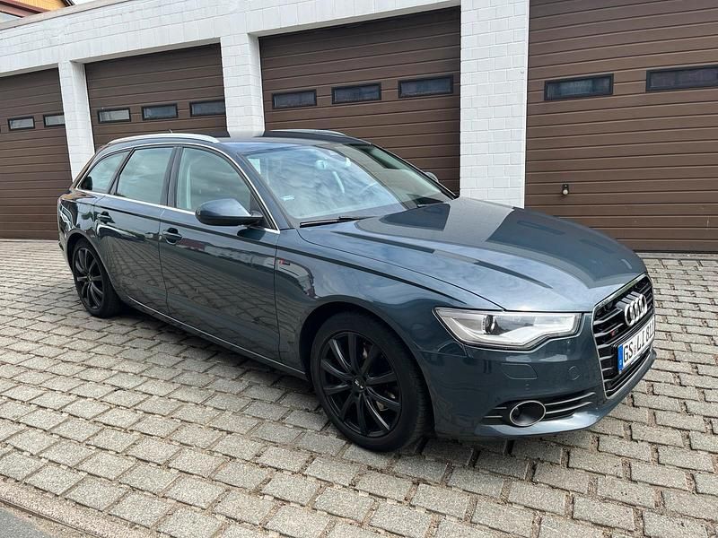 Blau Gebraucht 2013 Audi A6 Ambiente Kombi | 12.999 € (Teuer) - Bild 1/4