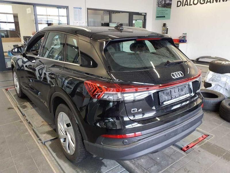 Gebraucht Audi Q4 e-tron Ambiente 194 kW (265 PS) 2023 Mythosschwarz metallic SUV