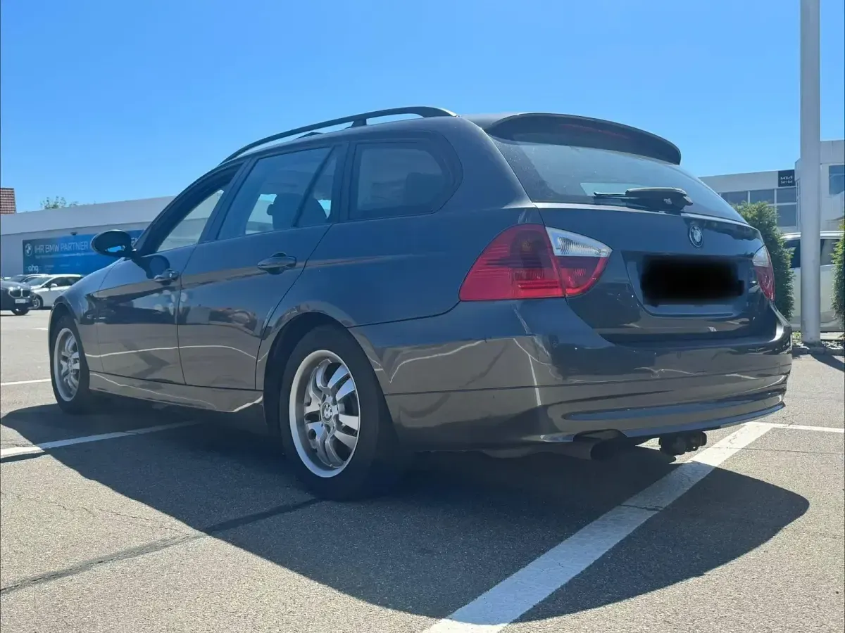 Gebraucht BMW 320 150 PS (110 kW) 2007 Grau Kombi