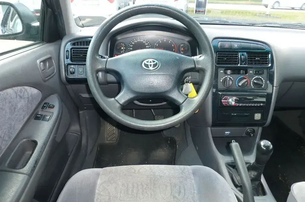 Gebraucht Toyota Avensis 110 PS (80 kW) 2000 Other Limousine