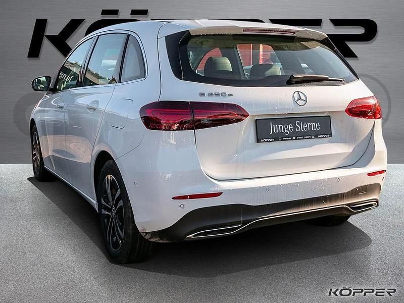 Gebraucht Mercedes E250 Advanced 218 PS (160 kW) 2025 Polarweiss Limousine