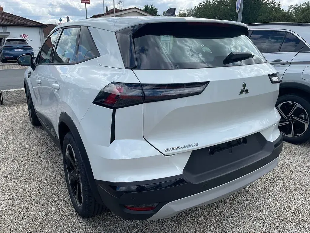 Neu Mitsubishi Grandis Diamant Edition 141 PS (103 kW) 2026 Weiß SUV