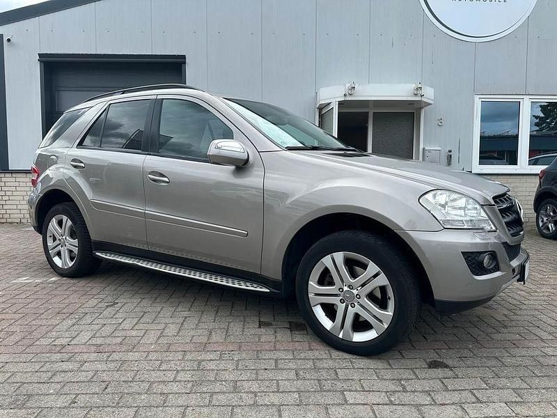 Gebraucht Mercedes ML320 224 PS (164 kW) 2009 Silber SUV