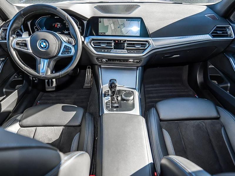Gebraucht BMW 320e Performance 163 PS (119 kW) 2021 M portimao blau Kombi
