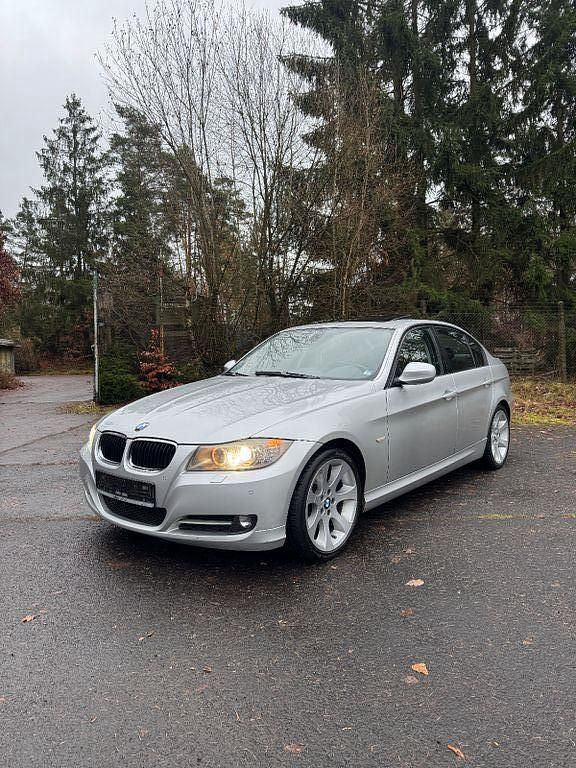 Silber Gebraucht 2009 BMW 318 Limousine | 3.750 € (Fairer Preis) - Bild 1/4