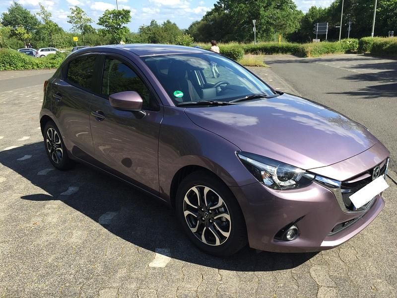 Violet Gebraucht 2015 Mazda 2 Sports-Line Limousine | 12.900 € - Bild 1/4