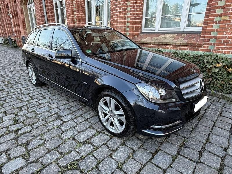 Gebraucht Mercedes C180 156 PS (114 kW) 2011 Schwarz Kombi