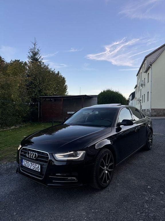 Schwarz Gebraucht 2013 Audi A4 Limousine | 11.600 € (Fairer Preis) - Bild 1/4