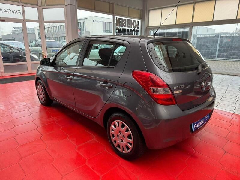 Gebraucht Hyundai i20 Classic 77 PS (56 kW) 2012 Grau Kleinwagen